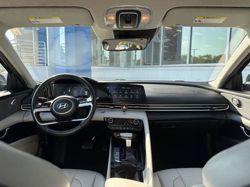 Used 2025 Hyundai Elantra Limited FWD image 22