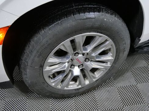 Used 2022 GMC Yukon XL Denali AWD/4WD image 9