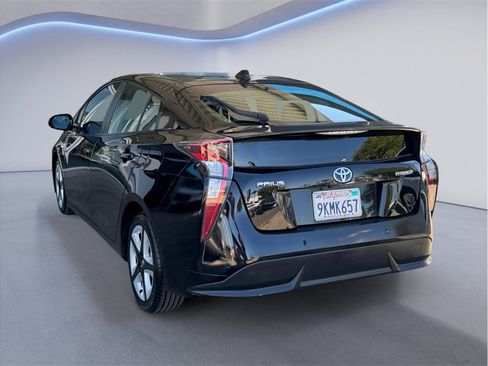 Used 2016 Toyota Prius Four Touring w/ Premium Convenience Package FWD image 4