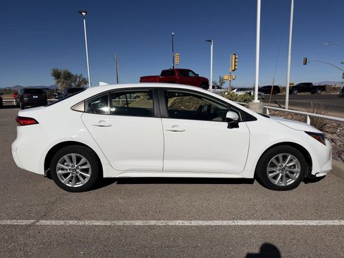 Used 2023 Toyota Corolla LE image 6