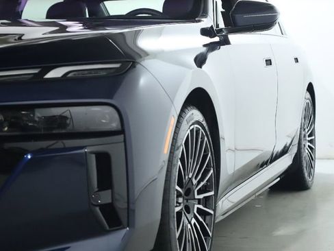 Used 2025 BMW i7 xDrive60 image 4