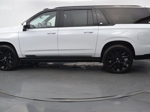 Certified 2026 Cadillac Escalade ESV Platinum Sport w/ LPO, ONYX Package AWD/4WD image 2