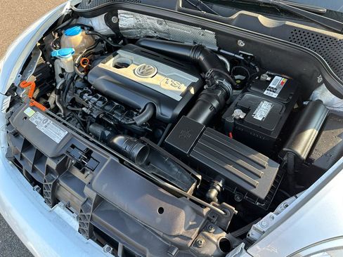 Used 2012 Volkswagen Beetle Turbo FWD image 25