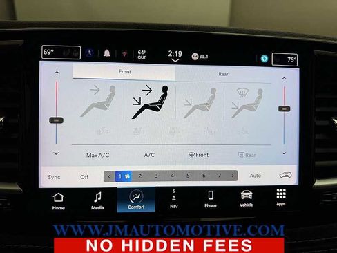 Used 2023 Chrysler Pacifica Limited image 26