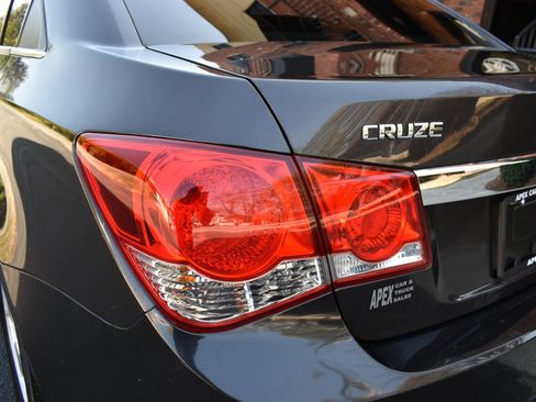 Used 2015 Chevrolet Cruze LT image 29