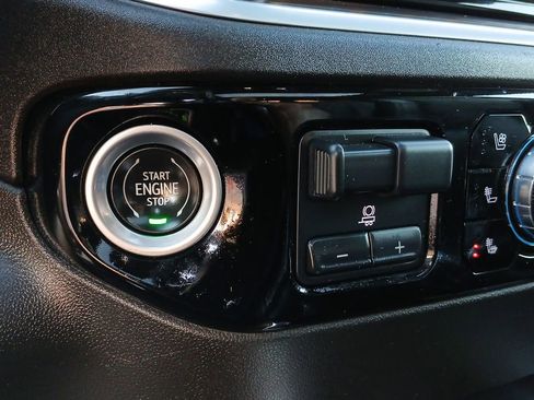 Used 2022 GMC Sierra 1500 SLT w/ SLT Premium Plus Package image 17