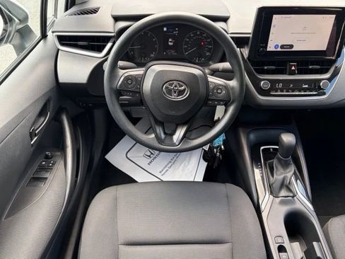 Used 2025 Toyota Corolla LE FWD image 33