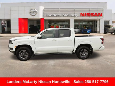 Used 2025 Nissan Frontier SV AWD/4WD image 8