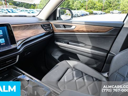 Used 2025 Volkswagen Atlas SE FWD image 45