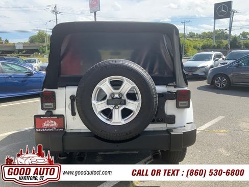 Used 2015 Jeep Wrangler Unlimited Sahara w/ Dual Top Group AWD/4WD image 18