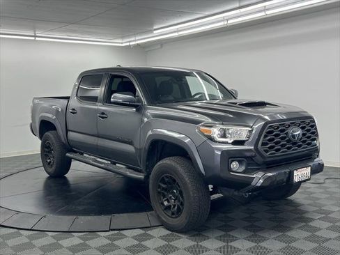 Certified 2020 Toyota Tacoma TRD Sport image 2