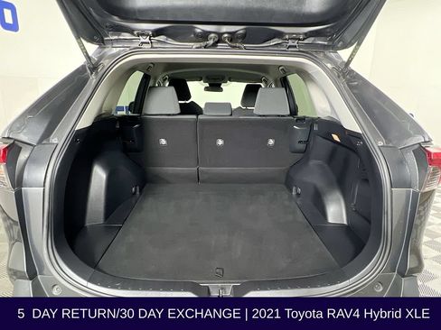 Used 2021 Toyota RAV4 XLE AWD/4WD image 28