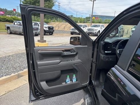 Used 2024 Chevrolet Silverado 1500 LT AWD/4WD image 7