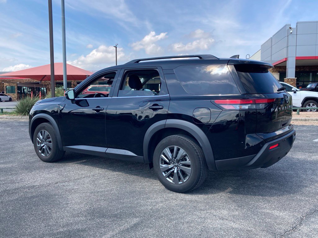 Used 2025 Nissan Pathfinder SV FWD image 7