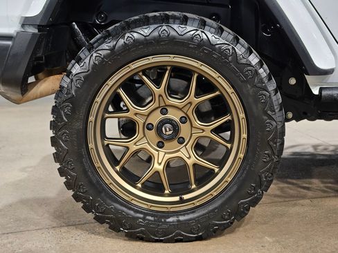 Used 2024 Jeep Wrangler Unlimited Sahara AWD/4WD image 17