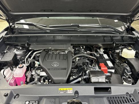 Used 2024 Toyota Highlander XLE image 34
