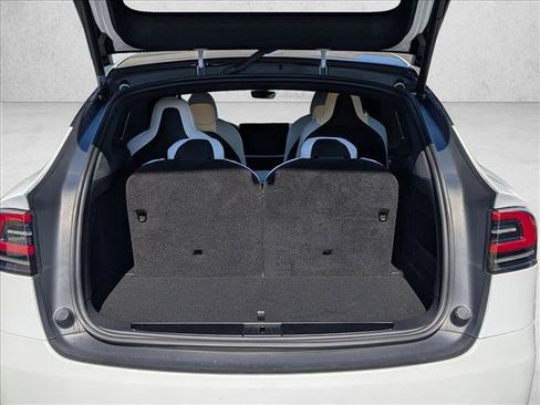 Used 2023 Tesla Model X Plaid image 6
