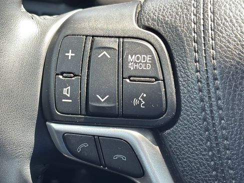 Used 2018 Toyota Highlander Limited FWD image 22