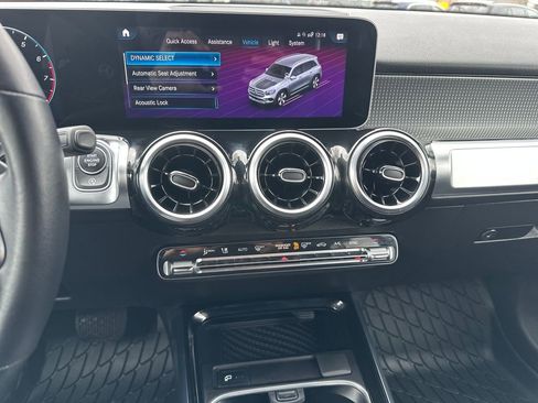 Used 2021 Mercedes-Benz GLB 250 4MATIC image 6