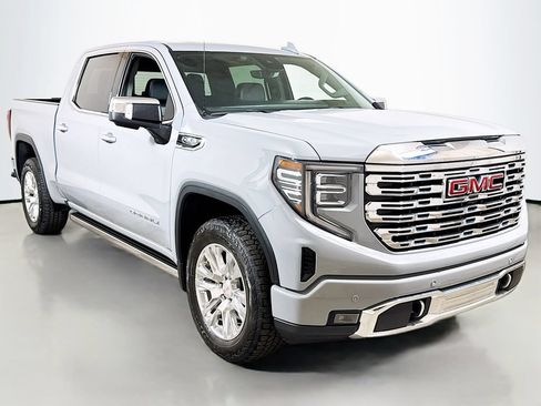 Certified 2025 GMC Sierra 1500 Denali w/ Technology Package AWD/4WD image 3