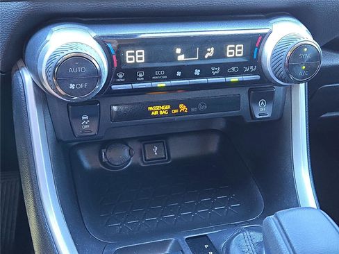 Used 2022 Toyota RAV4 XLE FWD image 26