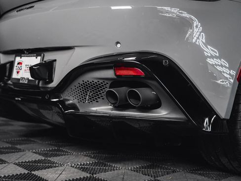 Used 2021 Aston Martin V8 Vantage Coupe image 23