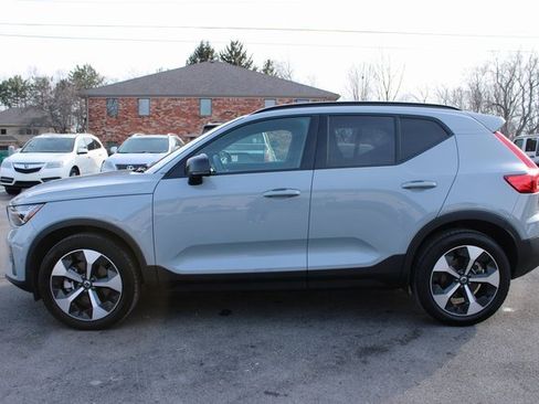 Used 2025 Volvo XC40 B5 Plus image 5