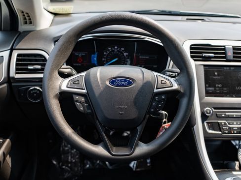 Used 2016 Ford Fusion SE FWD image 15