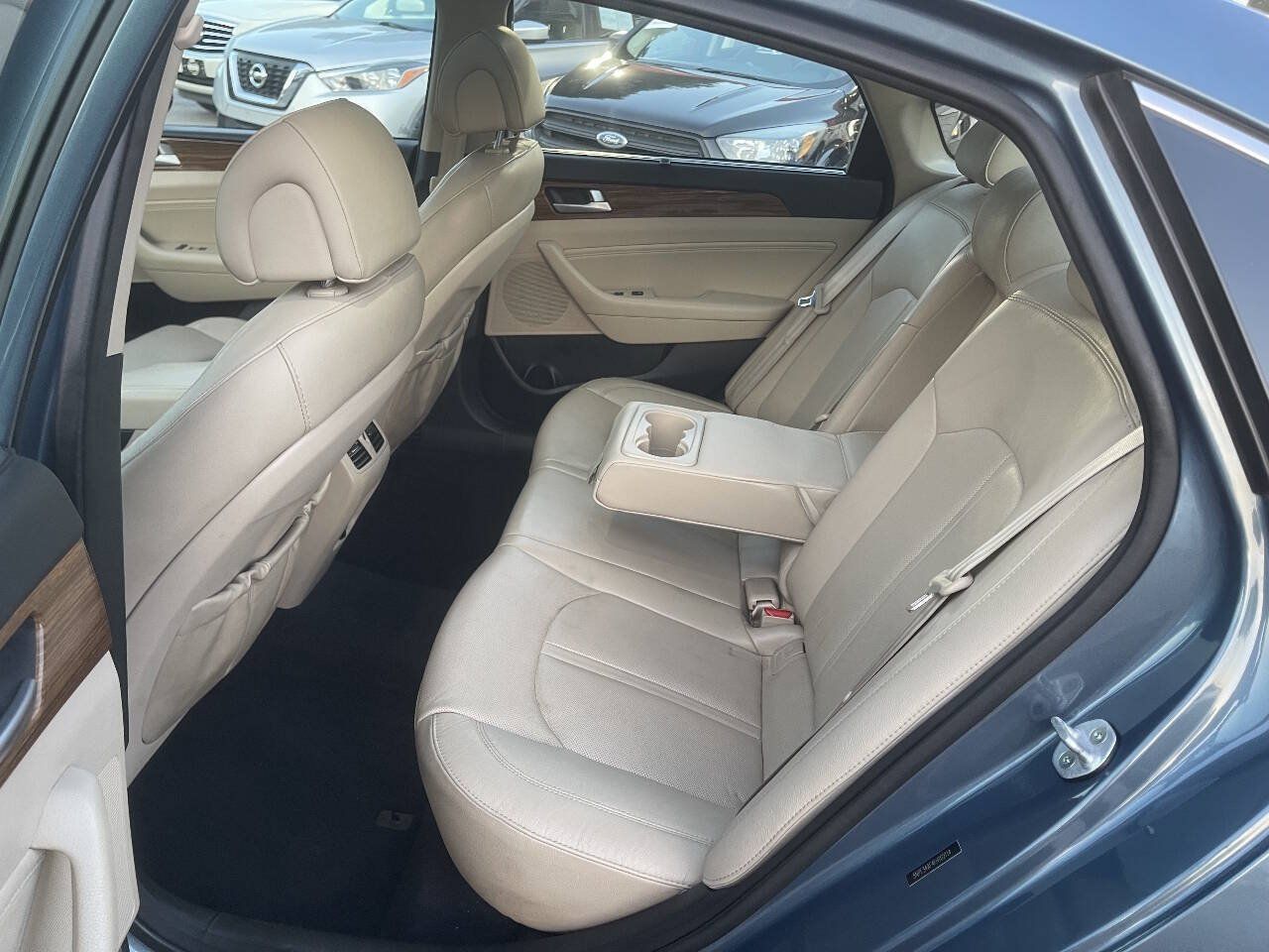 Used 2015 Hyundai Sonata Limited w/ Option Group 06 FWD image 27