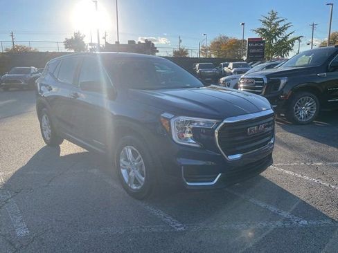 Used 2023 GMC Terrain SLE image 4