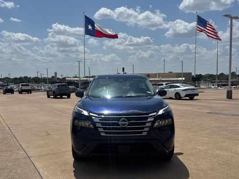 Used 2025 Nissan Rogue SV FWD image 5