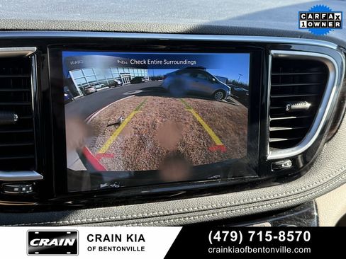 Used 2023 Chrysler Pacifica Limited image 17