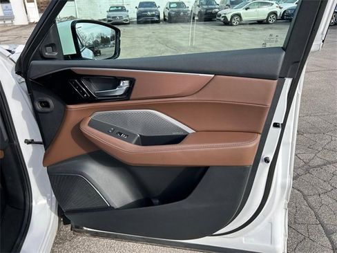 Used 2023 Acura MDX SH-AWD w/ Technology Package image 29