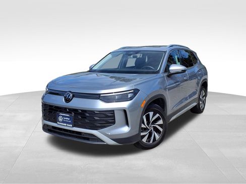 Used 2025 Volkswagen Tiguan S image 1