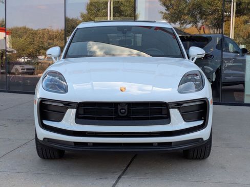 Used 2025 Porsche Macan image 6