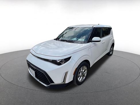 Used 2025 Kia Soul LX w/ LX Technology Package image 3