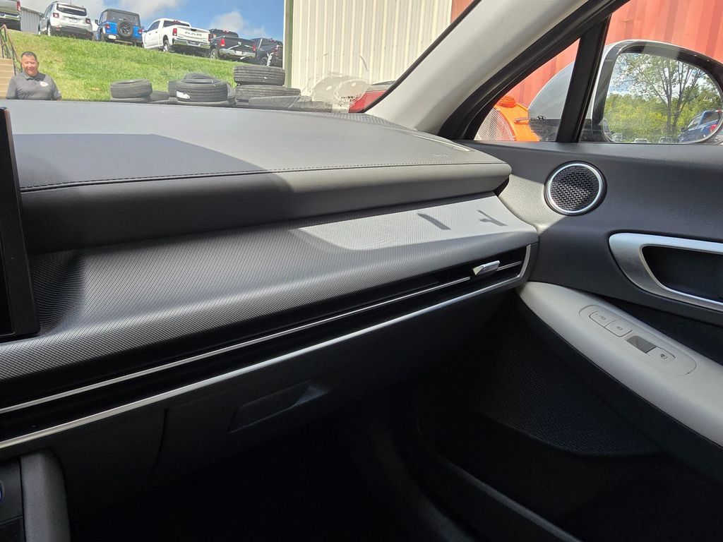 Used 2025 Hyundai Sonata SEL FWD image 32