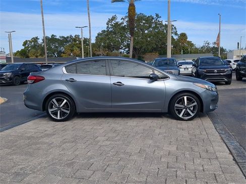 Used 2017 Kia Forte EX image 3