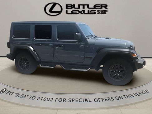 Used 2024 Jeep Wrangler Unlimited Sport AWD/4WD image 2