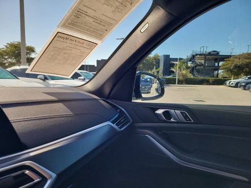 Used 2022 BMW X5 xDrive40i w/ M Sport Package image 33