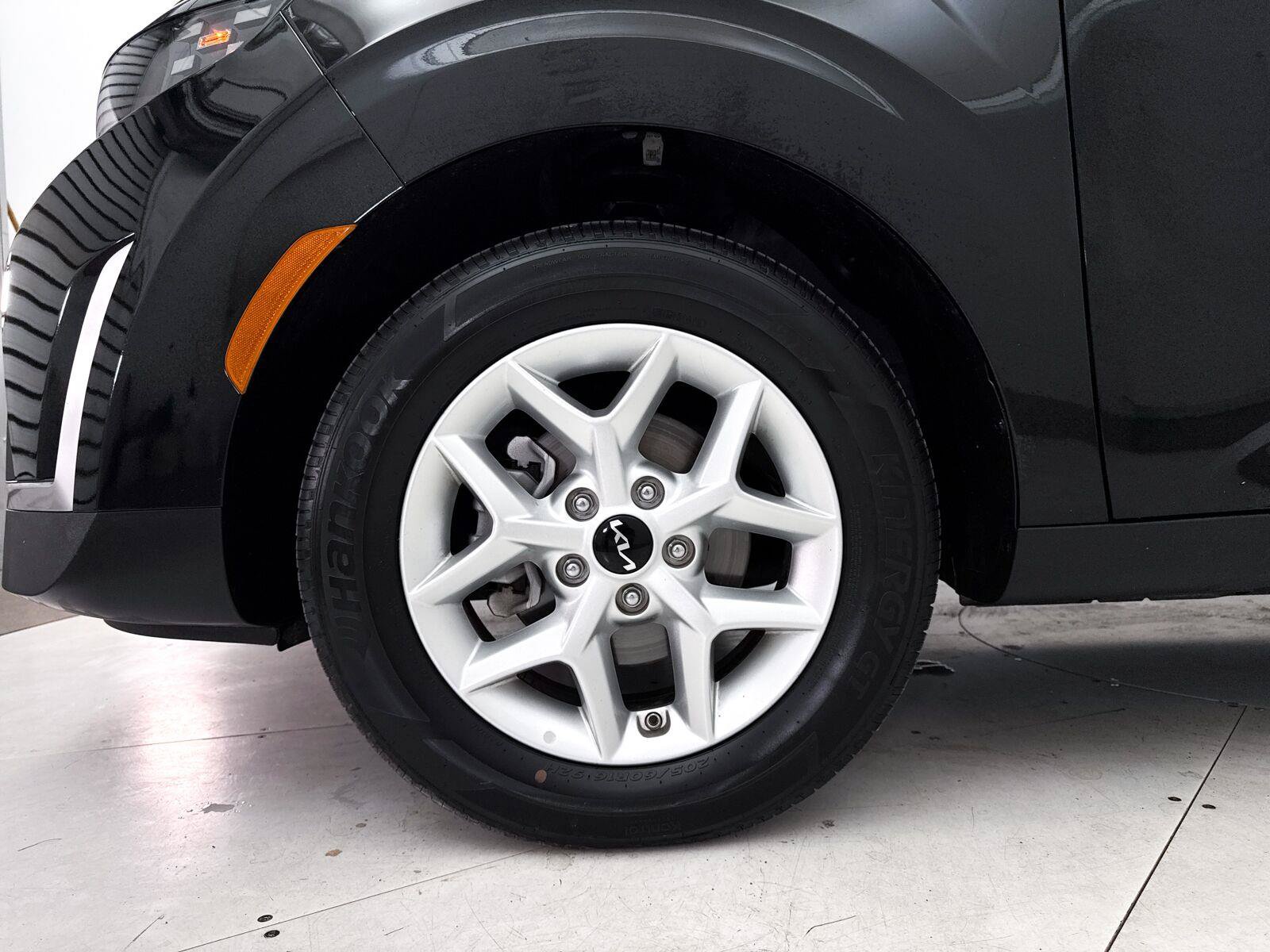 Used 2025 Kia Soul LX w/ LX Technology Package FWD image 14