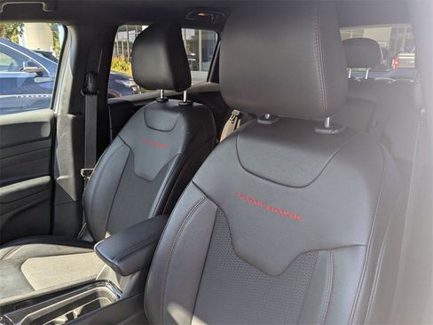 Used 2024 Jeep Compass Trailhawk image 14