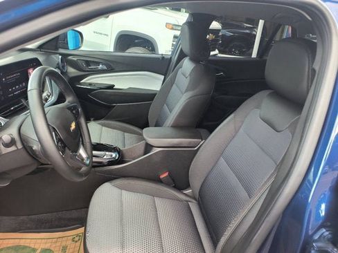 Used 2024 Chevrolet Trax LT w/ Driver Confidence Package FWD image 8
