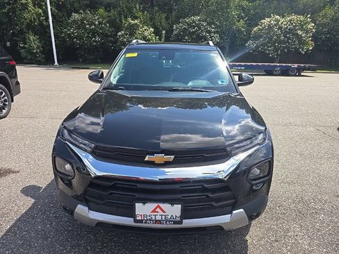 Used 2021 Chevrolet TrailBlazer LT w/ Driver Confidence Package FWD image 2