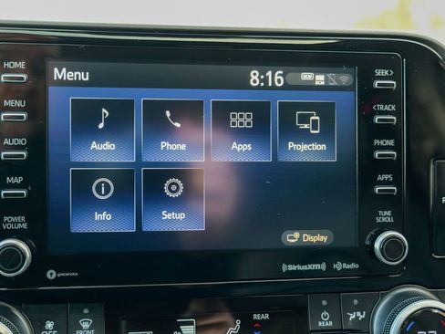 Used 2021 Toyota Highlander XLE image 57