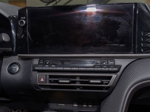 Used 2025 Toyota Camry SE image 13