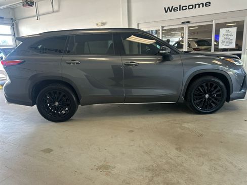 Used 2023 Toyota Highlander XSE AWD/4WD image 7