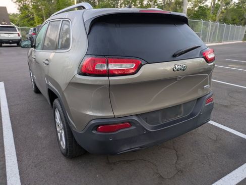 Used 2016 Jeep Cherokee Latitude w/ Safety/Convenience Group image 4