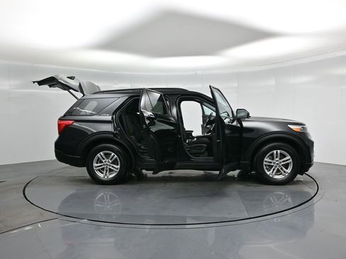 Certified 2022 Ford Explorer XLT image 5