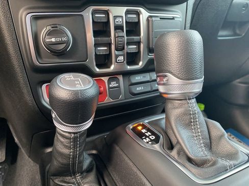 New 2025 Jeep Gladiator Sport AWD/4WD image 24